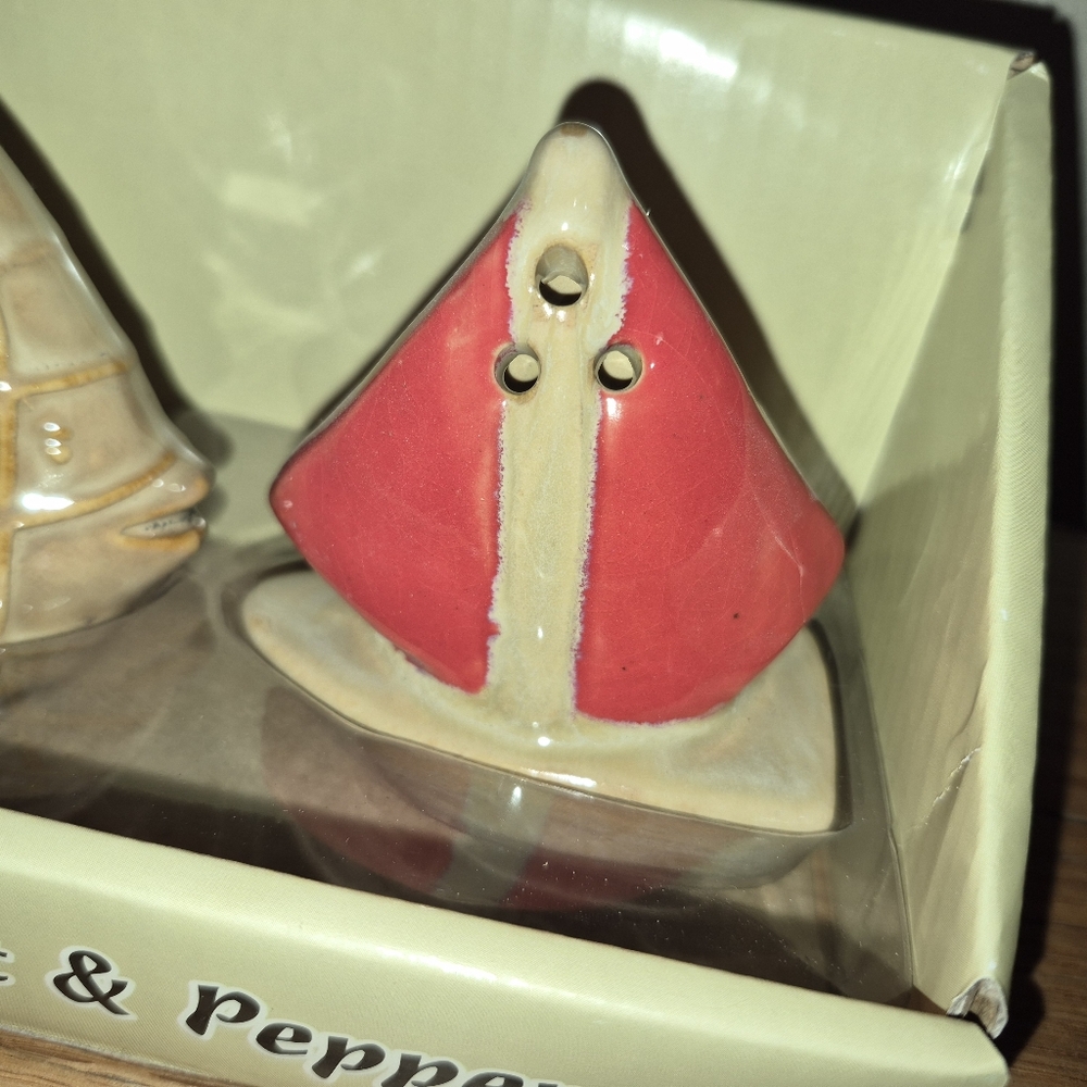 NWat's Mary Rich Company Fish & Sailboat Salt & Pepper Shakers - Picture 3 of 5